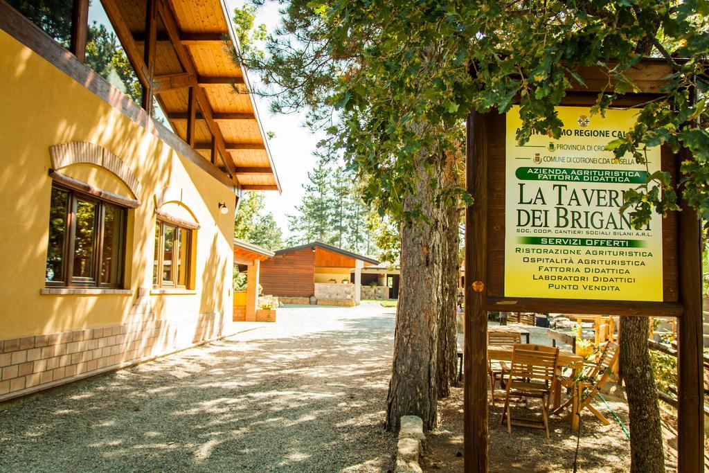 La Taverna Dei Briganti Hotel Cotronei Esterno foto