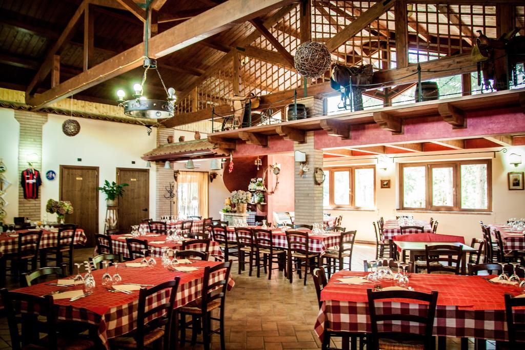 La Taverna Dei Briganti Hotel Cotronei Esterno foto