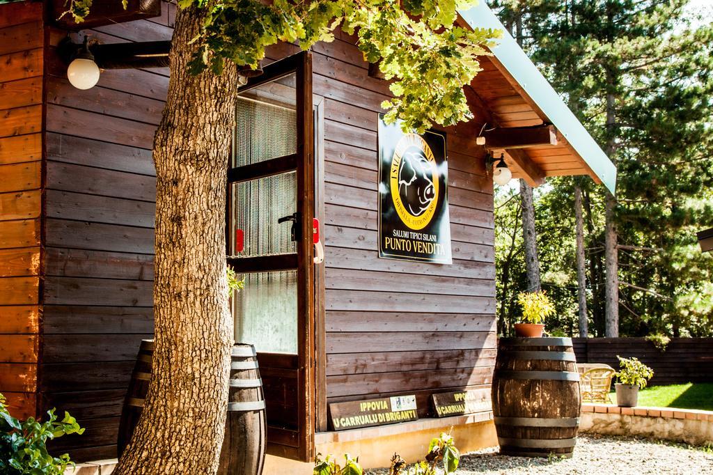 La Taverna Dei Briganti Hotel Cotronei Esterno foto